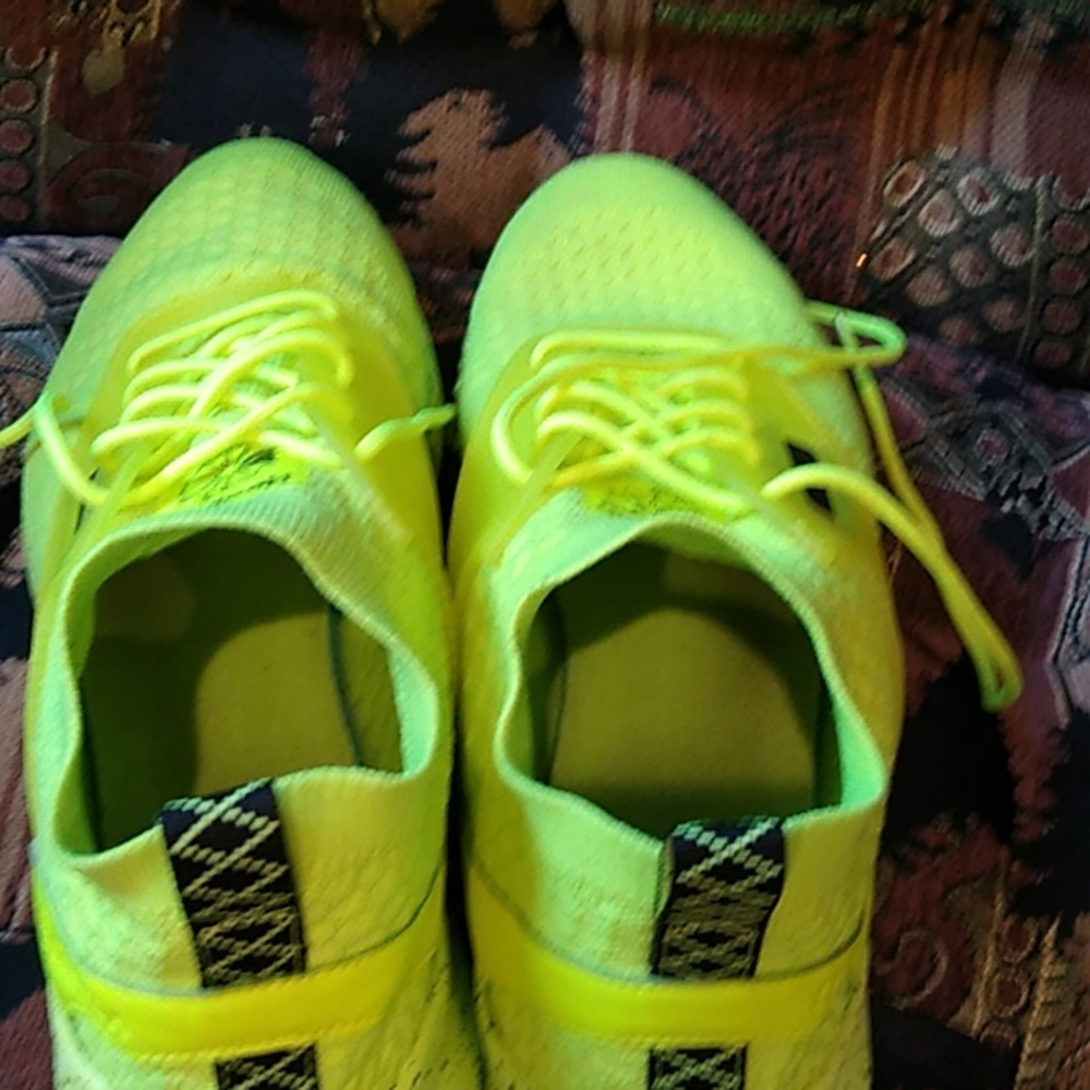 Reebok Zoku Runner Ultra Knit Is, BS56313 Solar Yellow Black White Men's Sz 9.5 - Picture 8 of 11